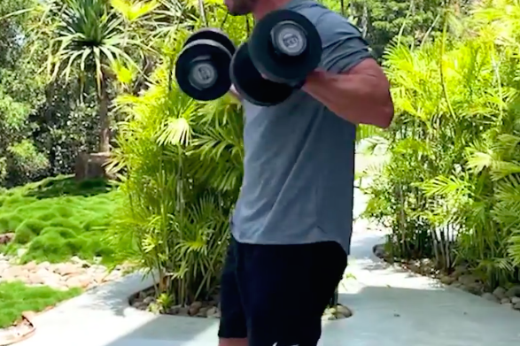 Chris Hemsworth Simply Shared an Intense New Centr Exercise to Assist You Get Ripped for Summer time