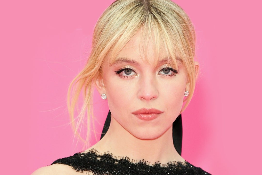 Sydney Sweeney gave us 2022’s reply to Regina George on the MTV awards